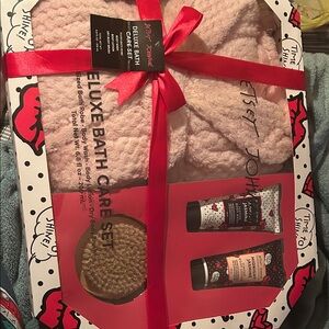 Betsey Johnson Pink Deluxe Bath Care Set